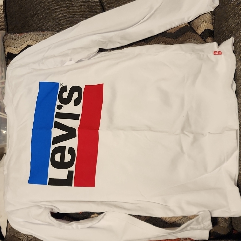 Boys Levi's size 8 long sleeve white  t-shirt